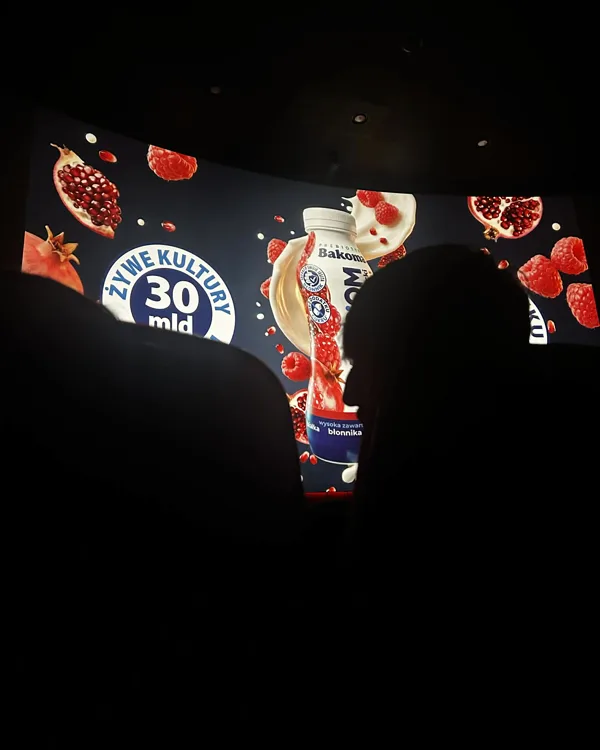 Spot Bakoma Mikrobiom Malina Granat na ekranie kina